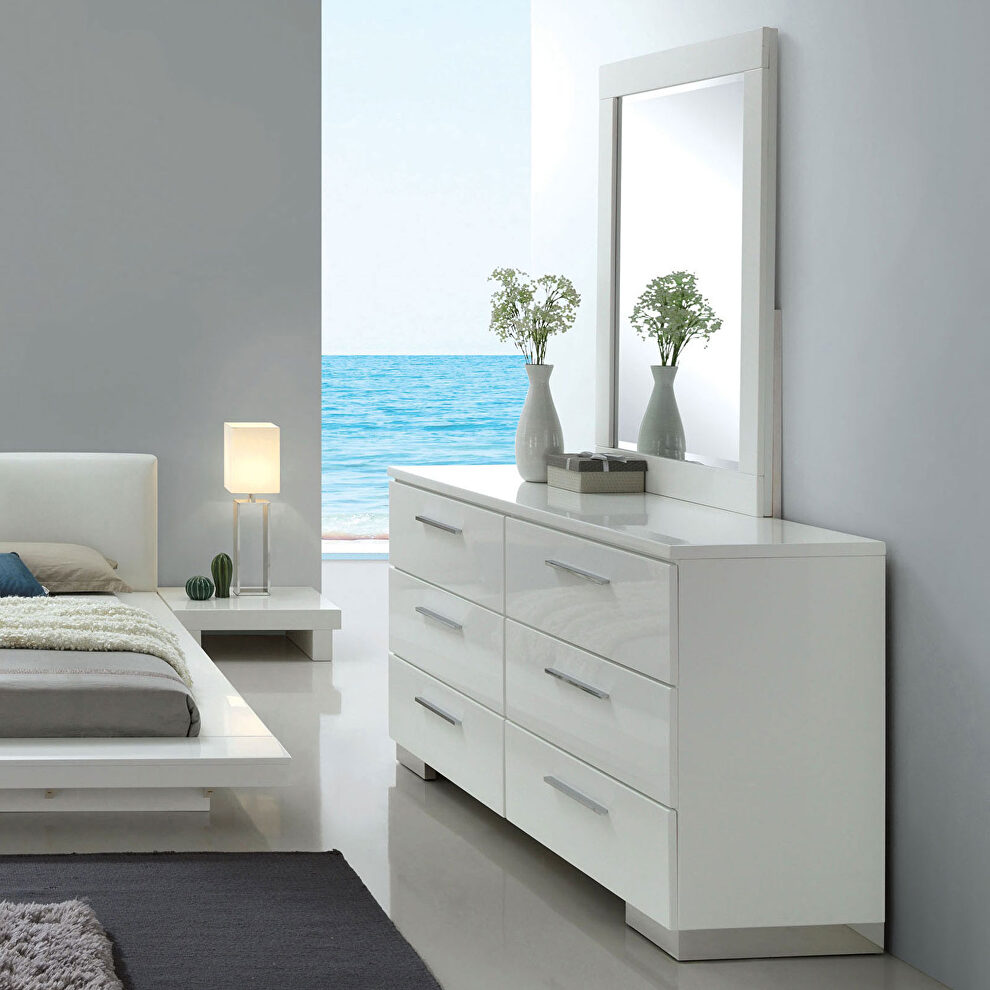 White high gloss lacquer coating dresser by Furniture of America