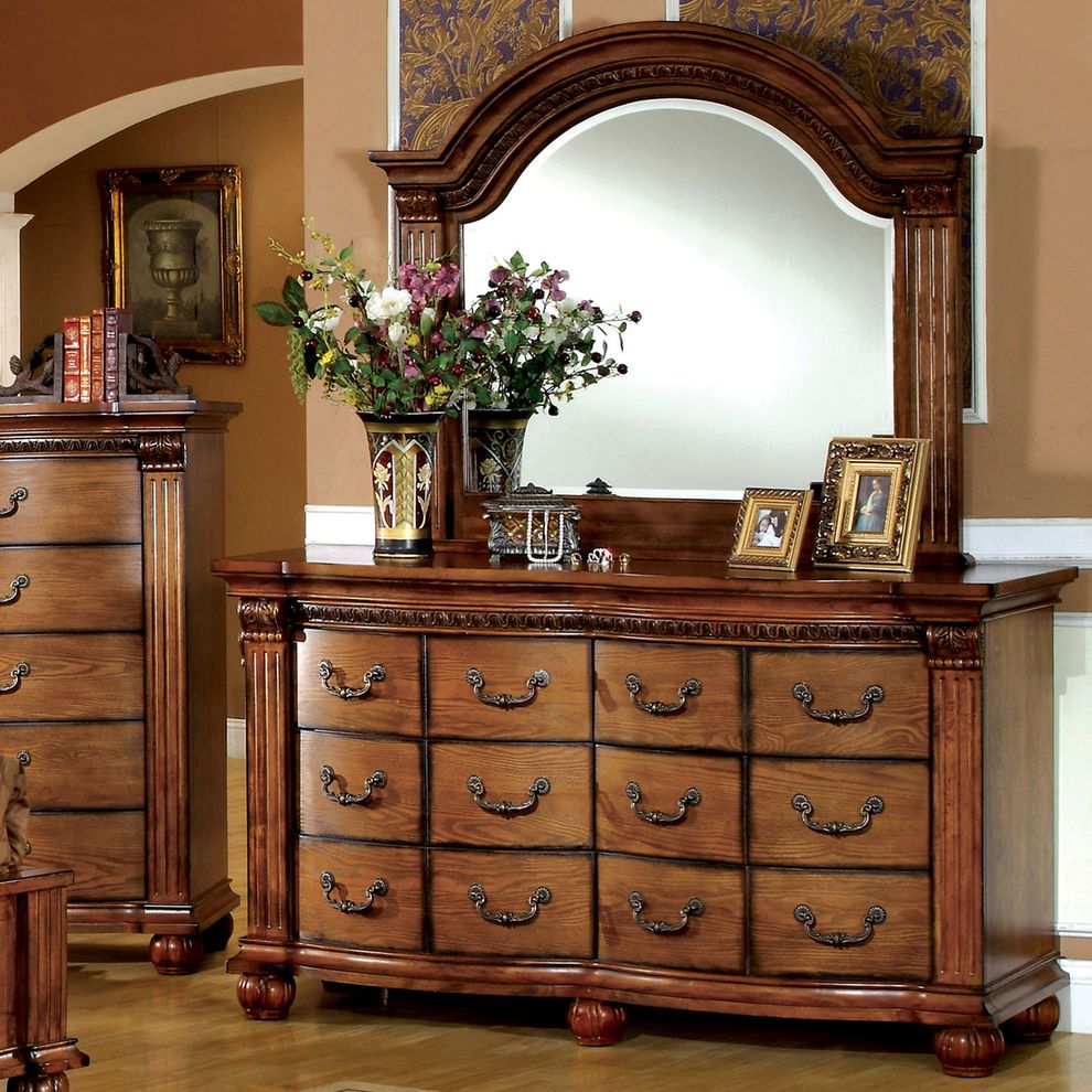 Luxurious antique oak traditional style dresser by Furniture of America