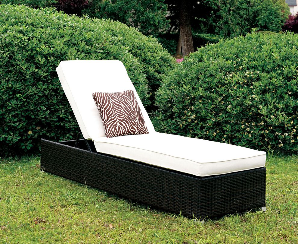 Outdoor patio style chaise lounge chair in white by Furniture of America