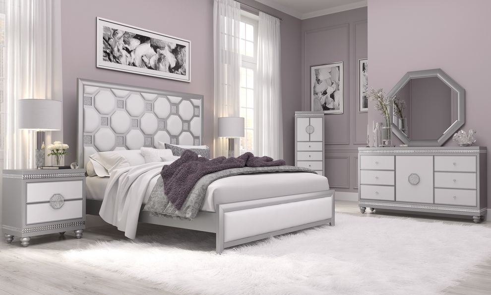 Glitter accents / geometric shape silver/white queen bed by Global