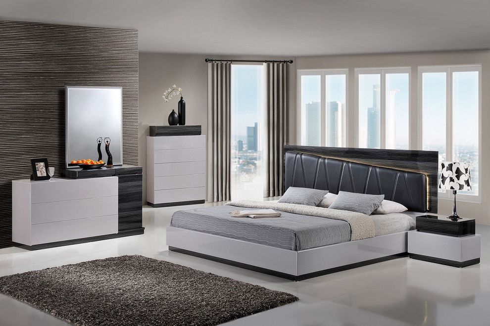 Silver/Gray modern 5pcs bedroom set by Global