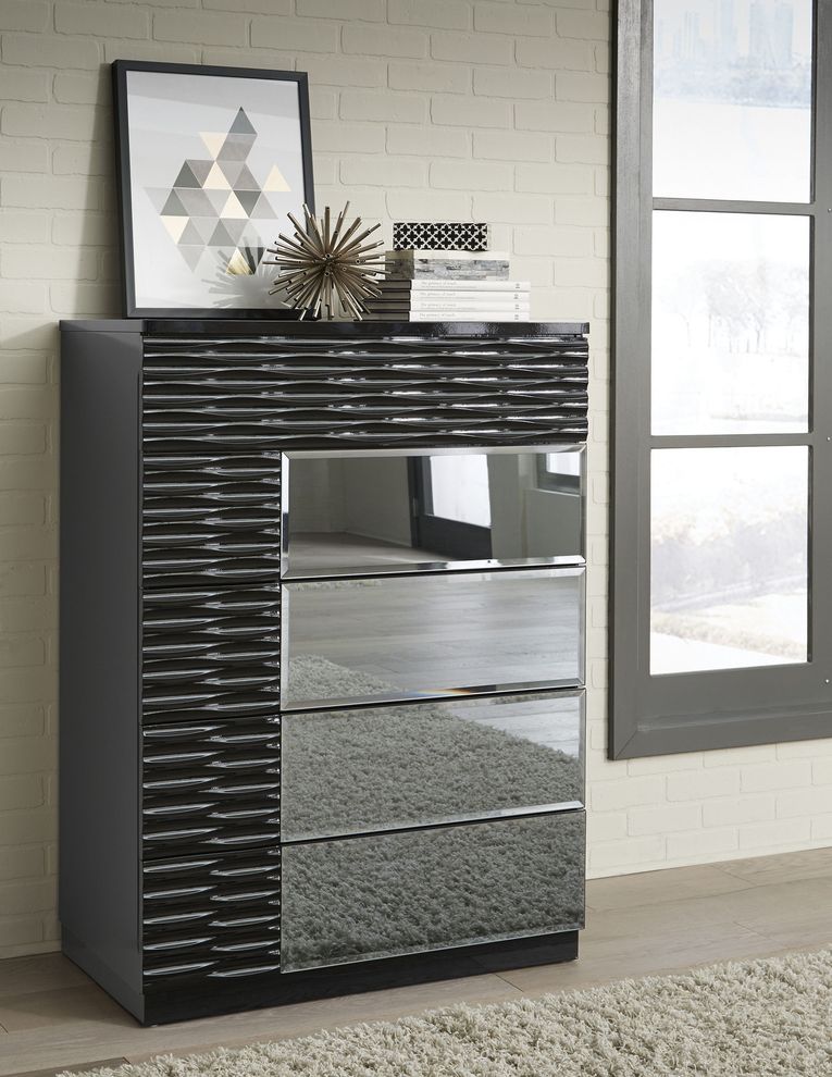 Contemporary chest in black/mirrored finish. by Global