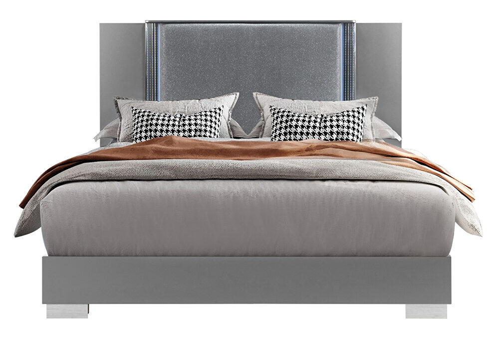 Smooth silver king bed in modern style w/ led by Global