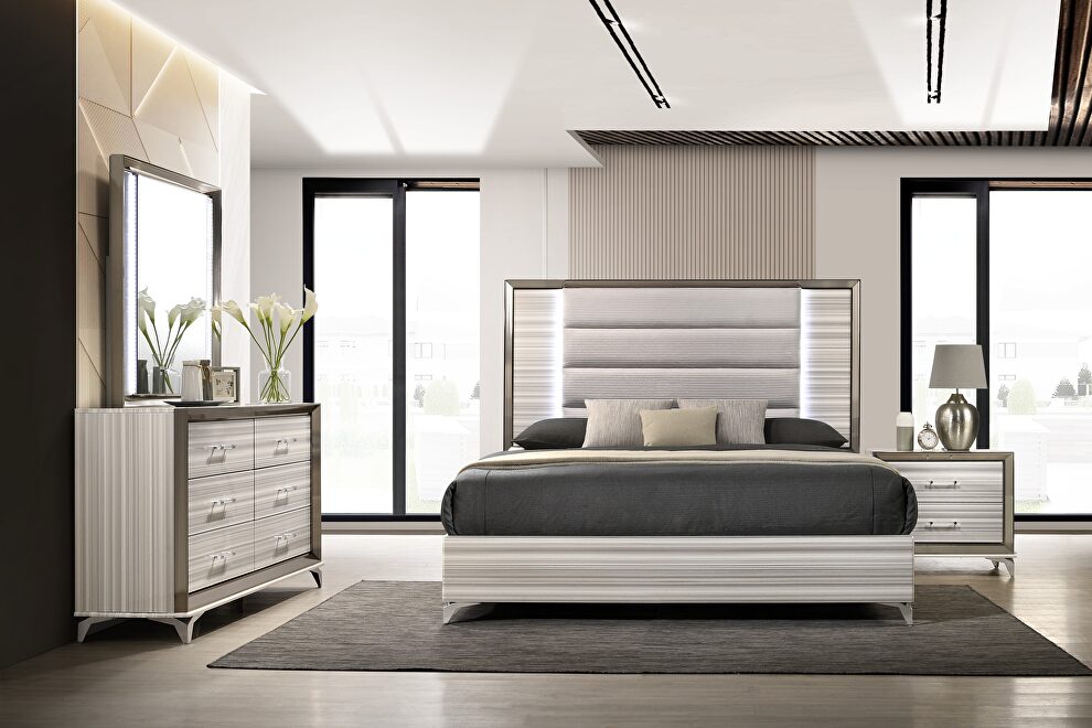 White king size bed w/ led in modern style by Global
