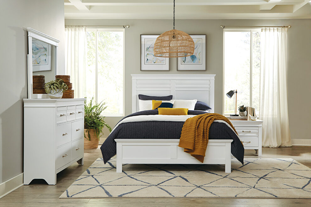 White finish transitional styling queen bed by Homelegance