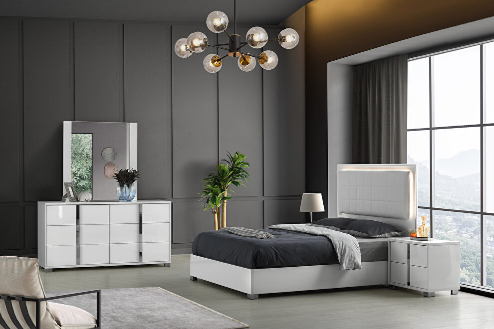 Contemporary sleek stylish white / chrome bed w/ led by J&M