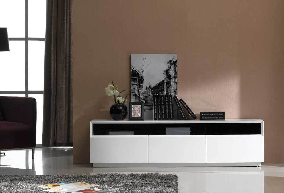 High-gloss contemporary TV Stand in white by J&M
