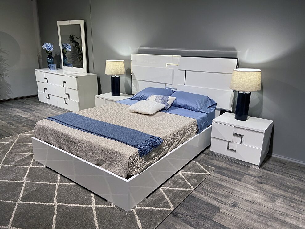 Premium stylish king bed w/ ultra contemporary sleek design by J&M