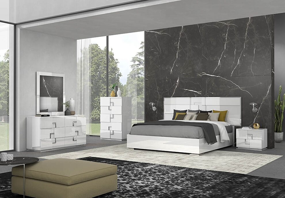 Premium stylish bed w/ ultra contemporary sleek design by J&M