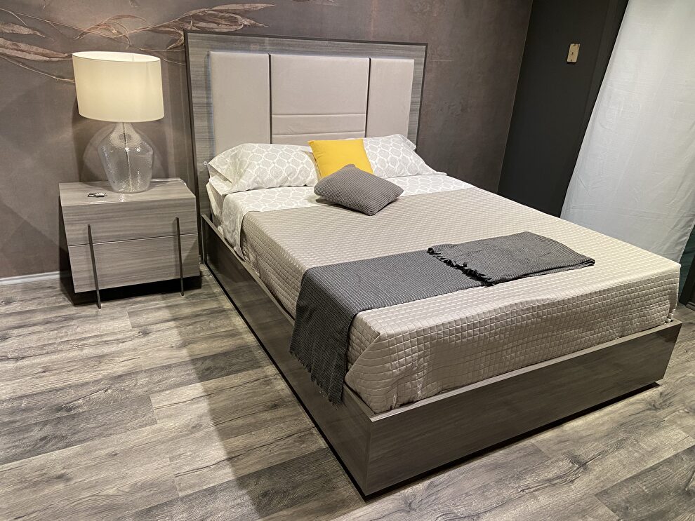 Contemporary design gray king size bed by J&M