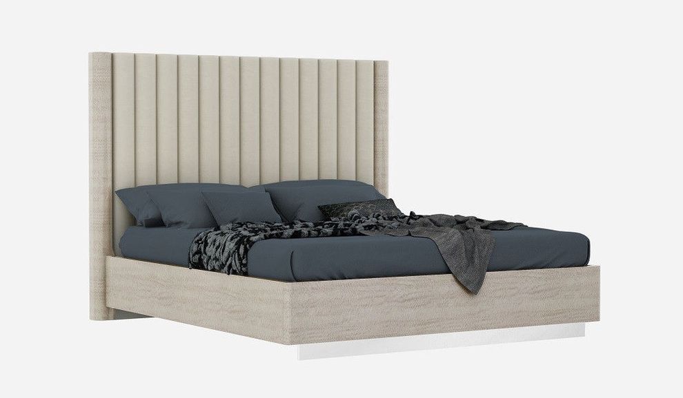 Light maple veneer modern king size bed by J&M