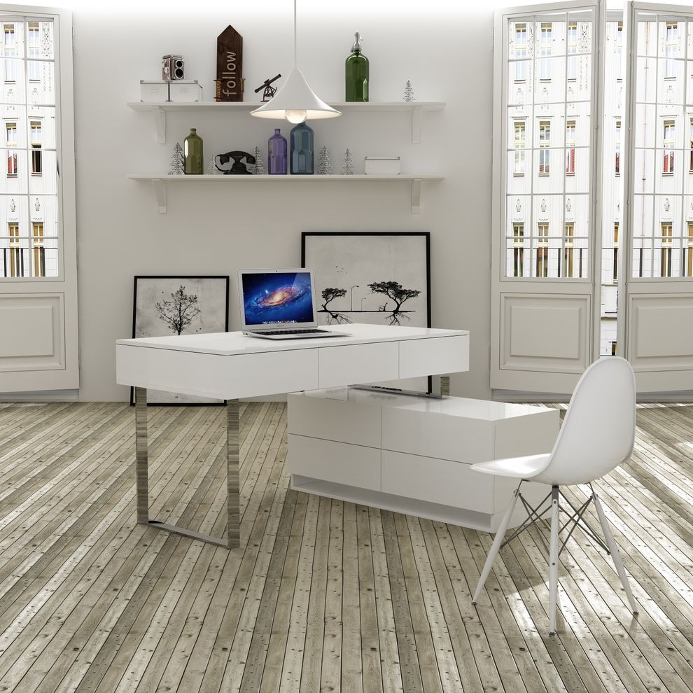 Modern desk in white lacquer by J&M