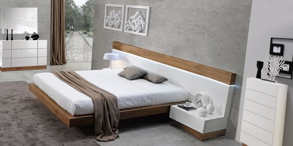 Low-profile platform white/wood king size bed by J&M