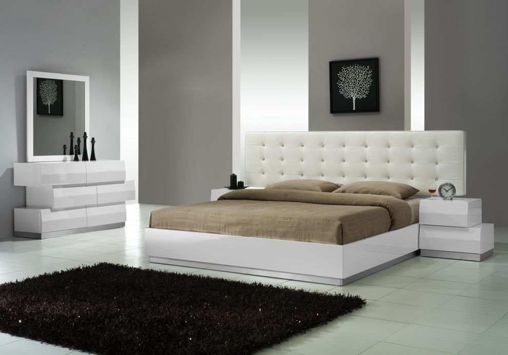 White lacquer high-gloss modern platform bed by J&M