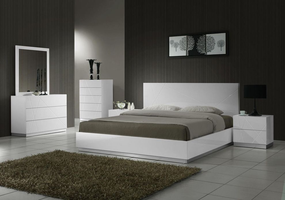 Contemporary high-gloss platform bed in white by J&M