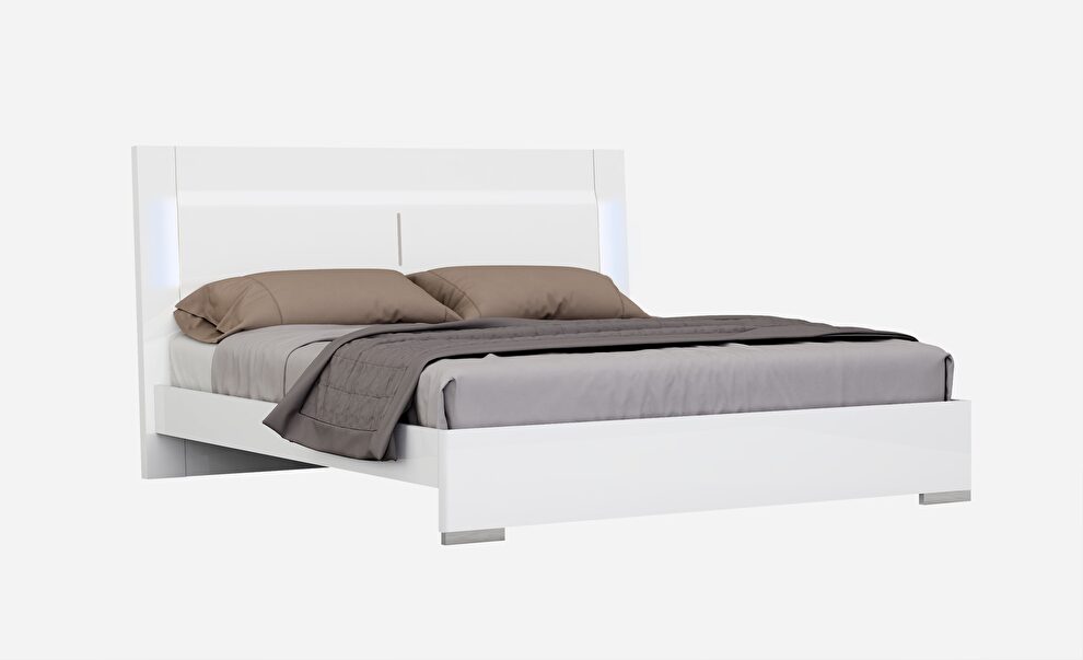 Contemporary style white lacquer platform king bed by J&M
