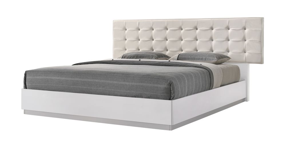 White contemporary bed in full size by J&M