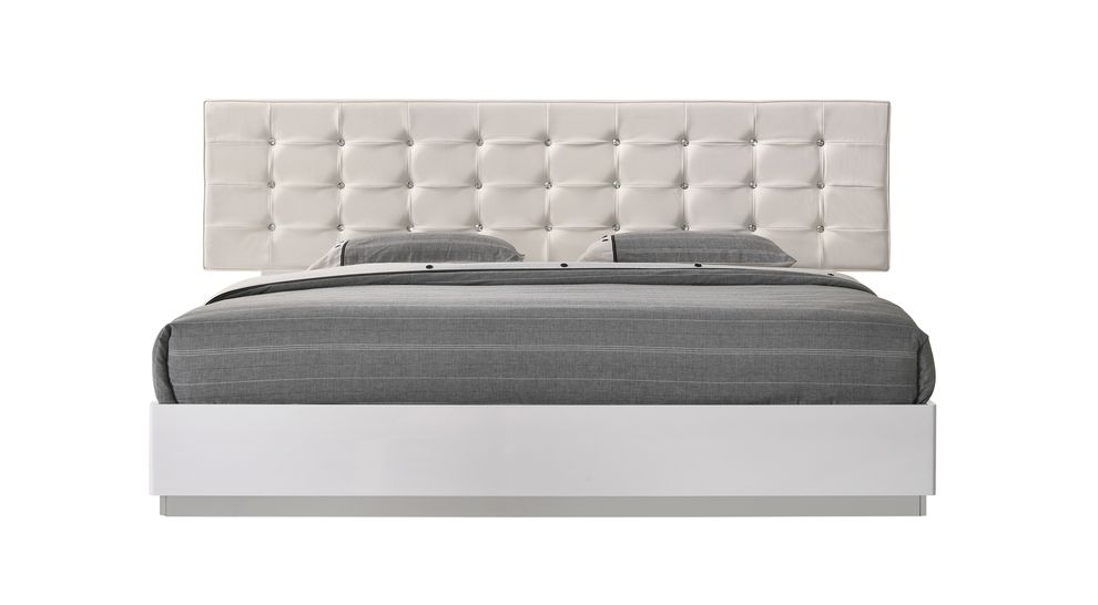 White wide tufted headboard in king size by J&M