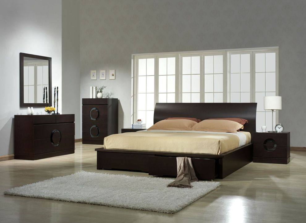 Contemporary platform king bed in espresso wood by J&M