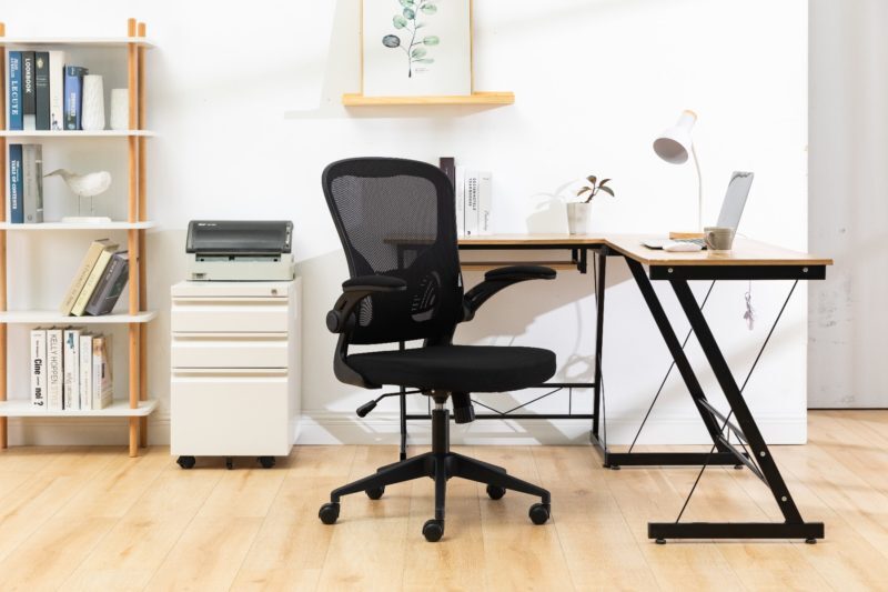 Black nylon/ mesh adjustable swivel office chair by Leisure Mod