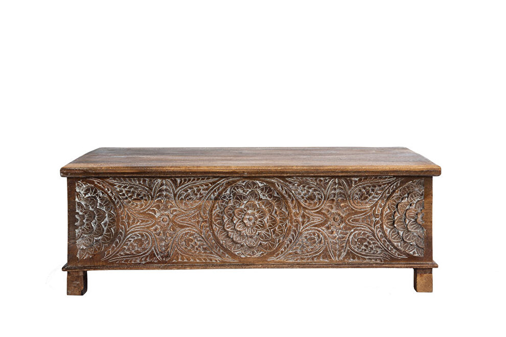Hand carved trunk / coffee table with storage space by Mod-Arte