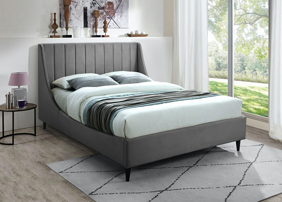 Contemporary wing back / tufted casual style bed by Meridian