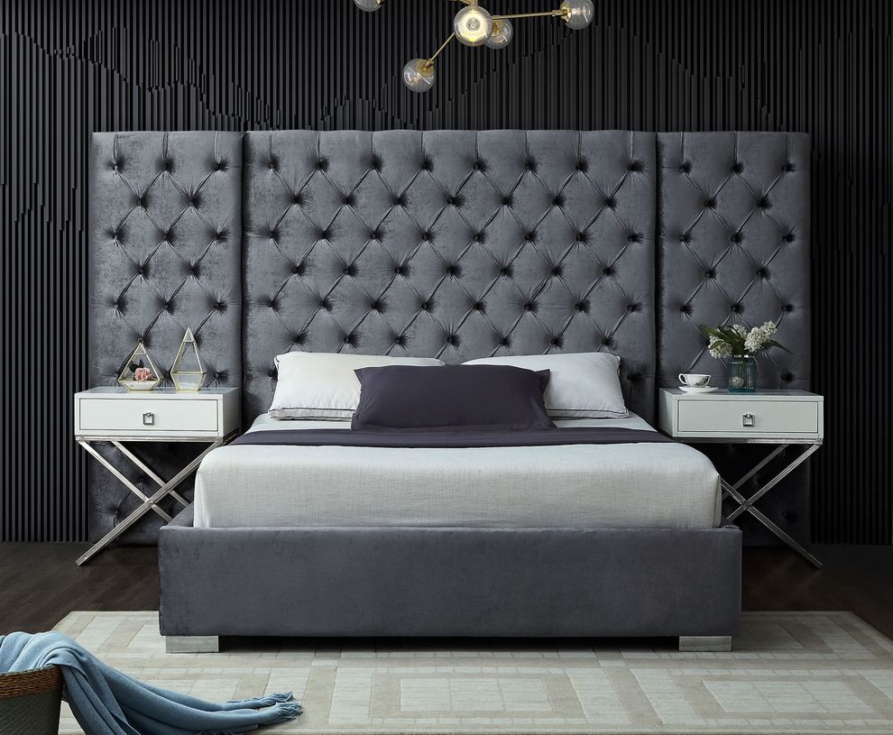 Contemporary gray bed w/ side panels in tufted style by Meridian