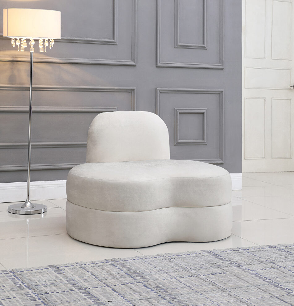 Kidney-shaped lounge style cream velvet chair by Meridian