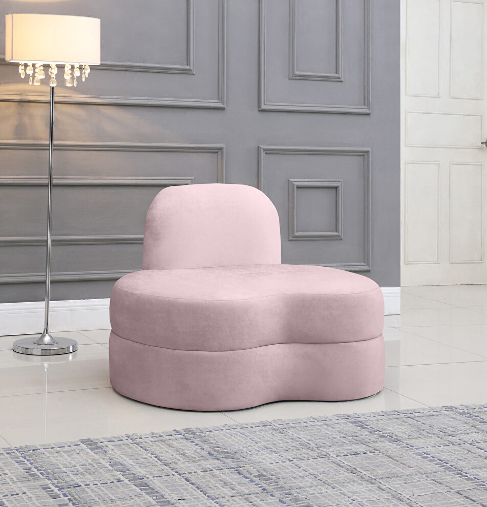 Kidney-shaped lounge style pink velvet chair by Meridian