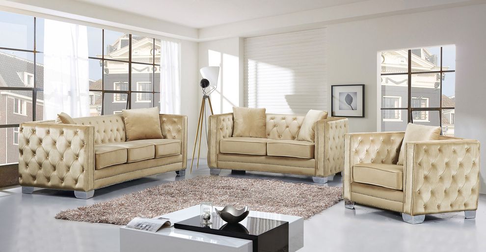 Contemporary beige tufted buttons design sofa by Meridian