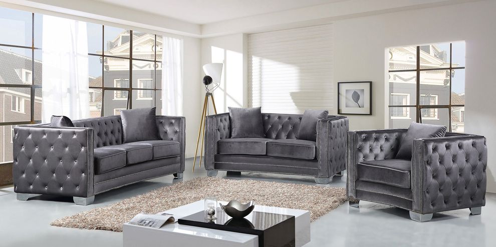 Contemporary gray tufted buttons design sofa by Meridian