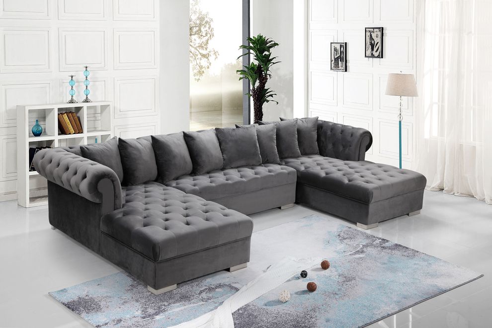 2-chaise 3pcs sectional in gray velvet by Meridian