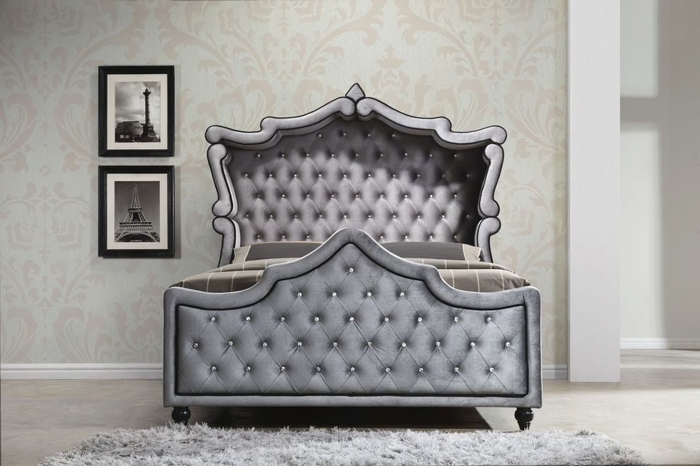 Gray fabric canopy king bed w/ tufted buttons design by Meridian