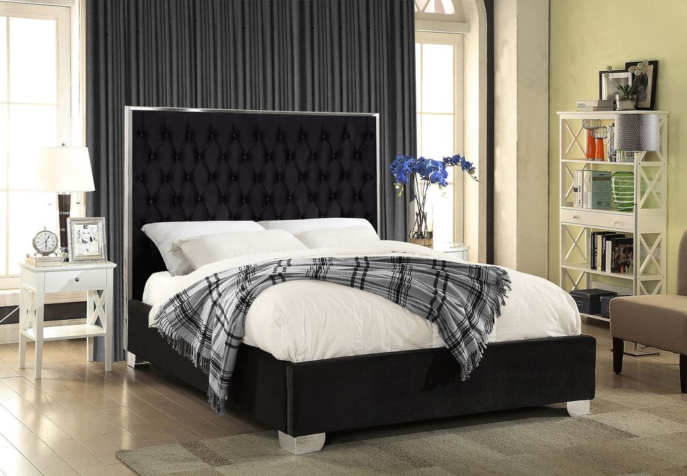 Tufted headboard king bed in modern style by Meridian