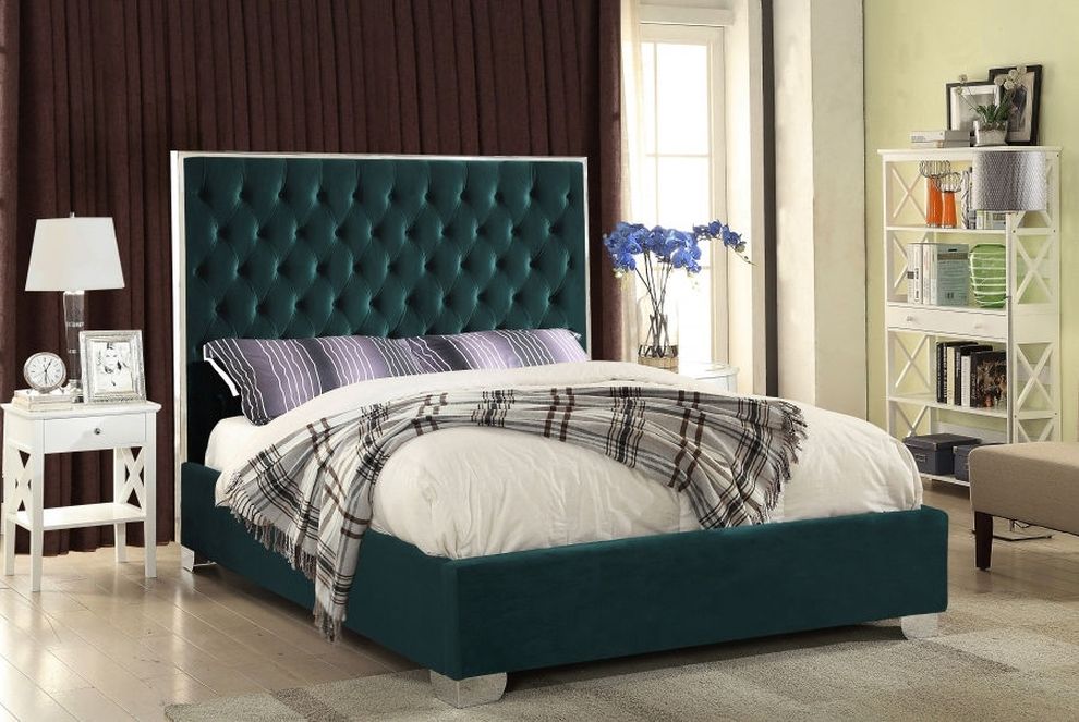 Tufted headboard king size bed in modern style by Meridian