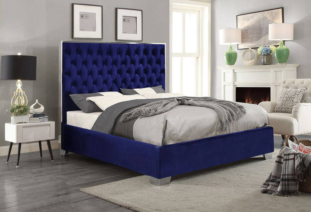 Tufted headboard king bed in modern style by Meridian