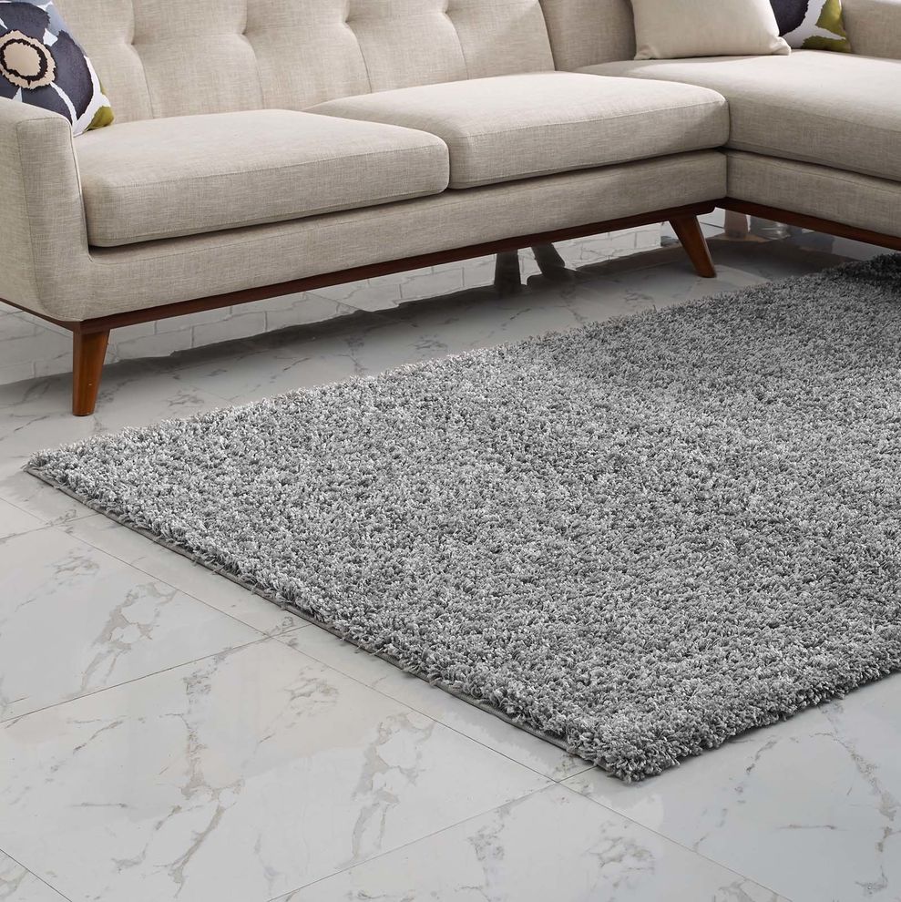 Contemporary solid 5x8 shag rug by Modway