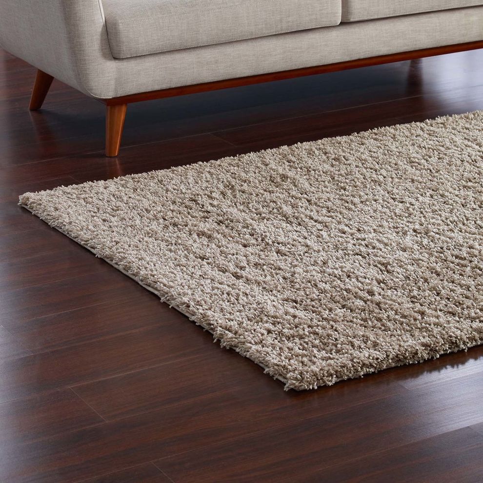Contemporary solid 5x8 shag rug by Modway