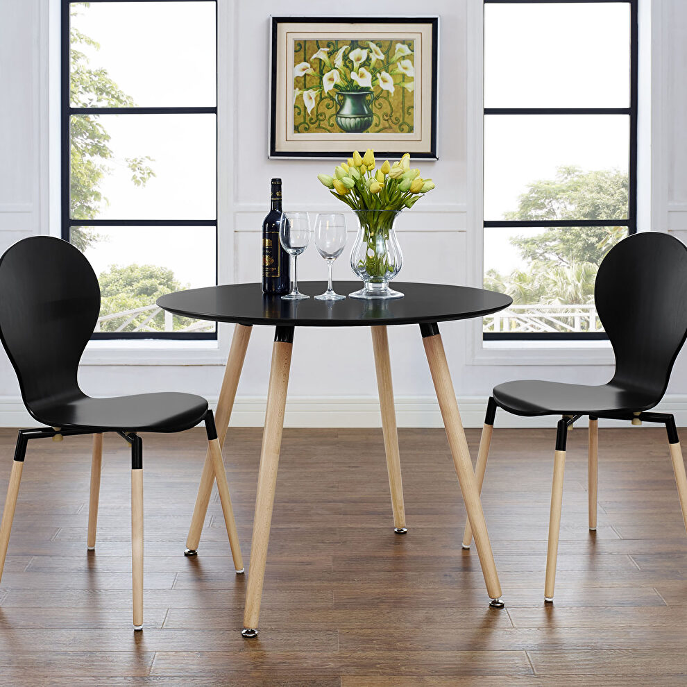 Round dining table in black by Modway