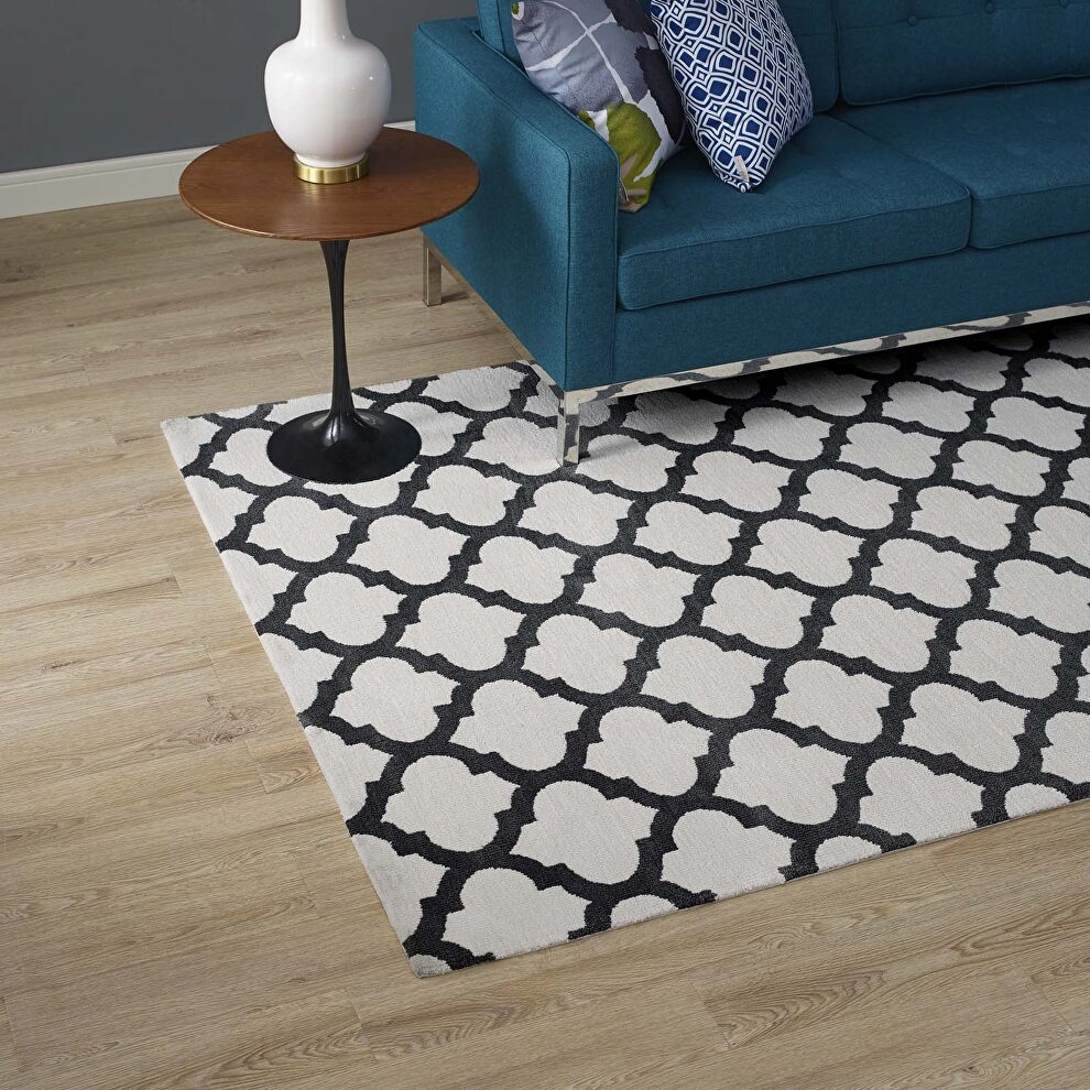 Ivory/ charcoal finish moroccan trellis area rug by Modway