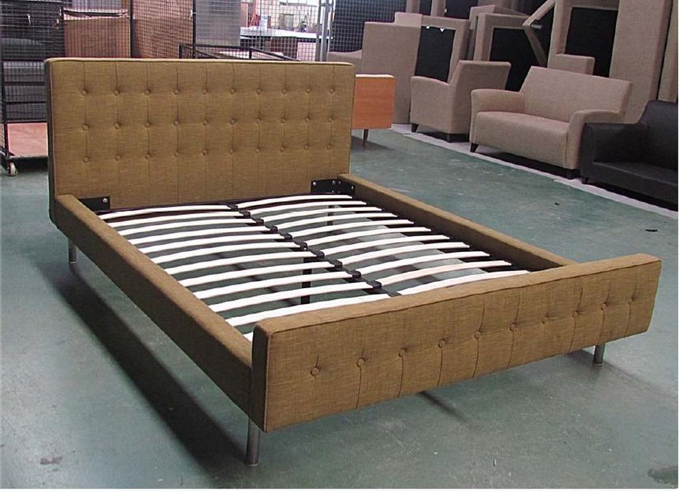 Modern green fabric tufted style platform bed by New Spec