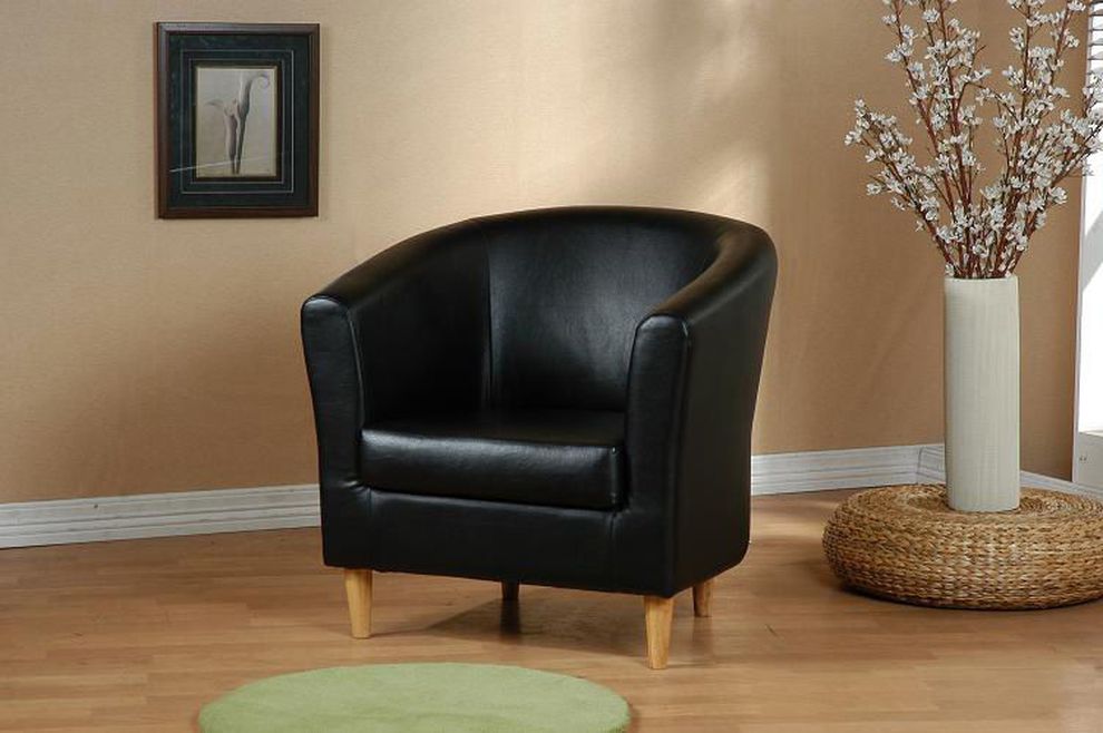 Elegant black leather chair by New Spec