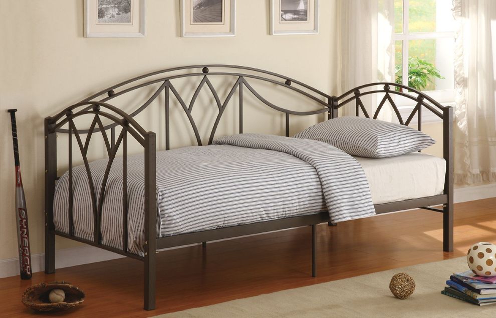 Single daybed design w/ simple metal parts by Poundex
