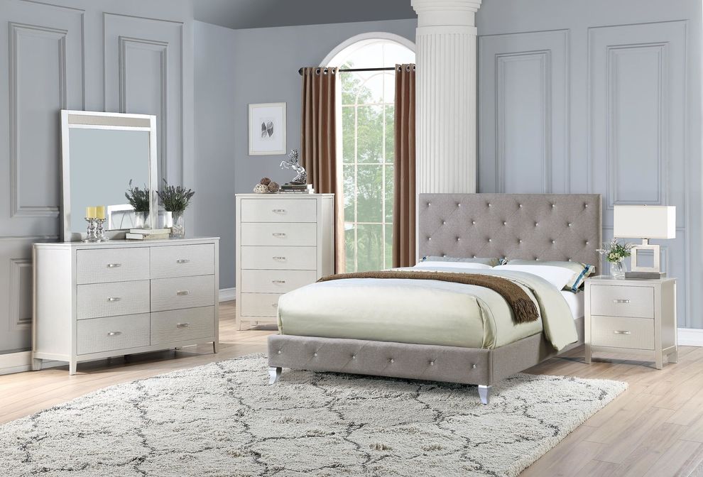 Silver/gray modern bed w/ tufted hb by Poundex