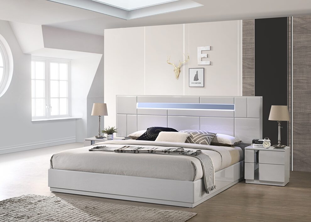 Minimal design gray lacquer king bed w/ platform by J&M