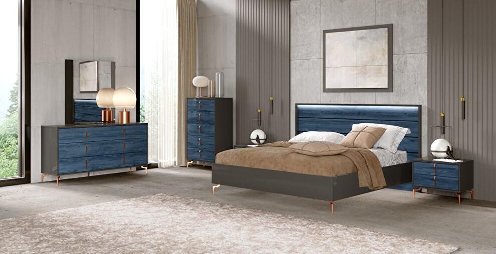 Blue lacquer Italian glossy modern bed by SofaCraft