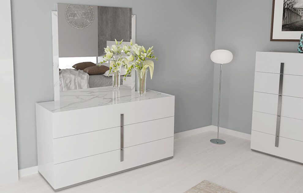 Contemporary European dresser in white by Status Italy