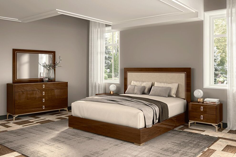 Walnut finish platform king bed made in Italy by Status Italy