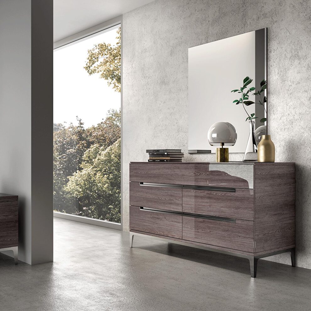 Lacquered Italian modern dresser in high-gloss by Status Italy