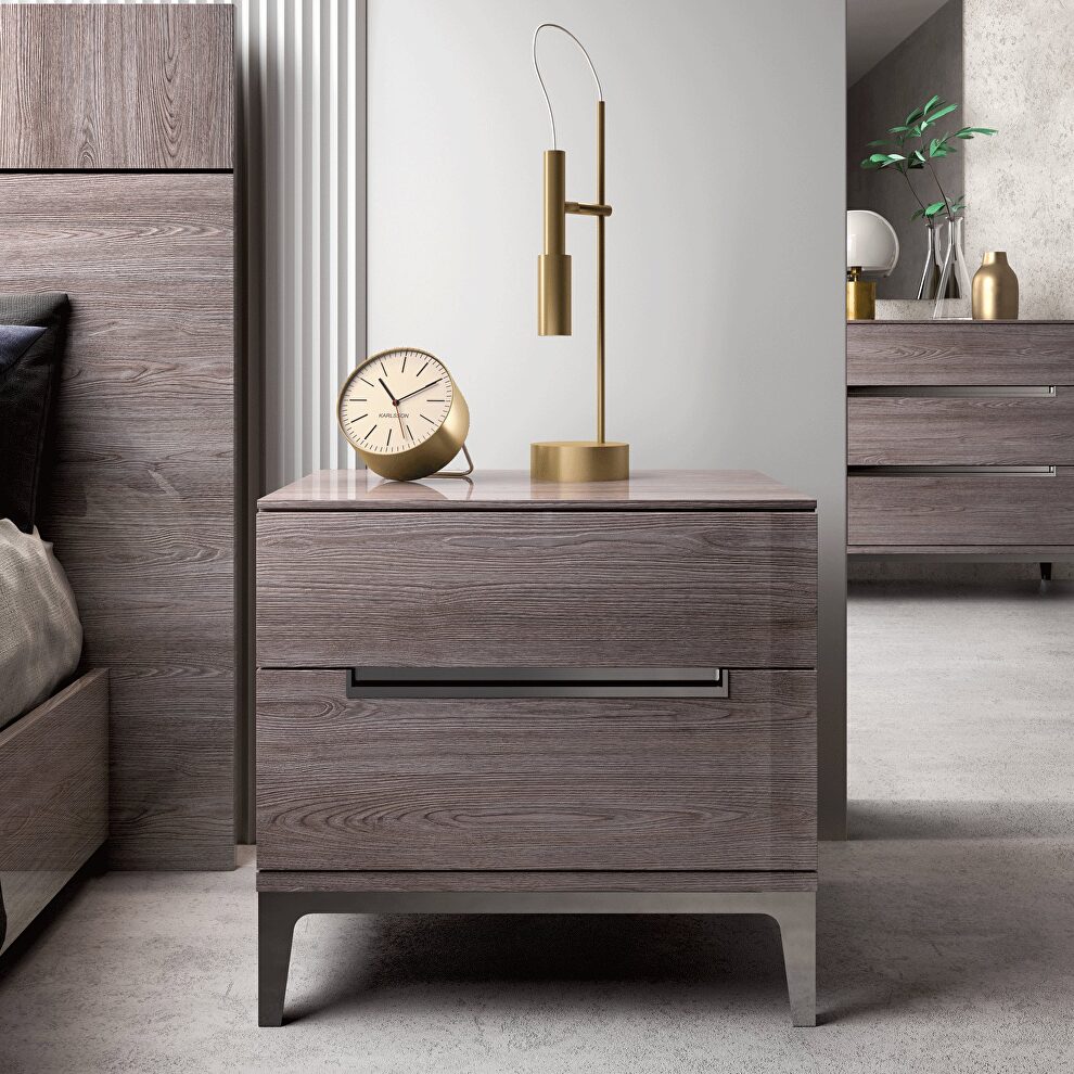Lacquered Italian modern night stand bed in high-gloss by Status Italy